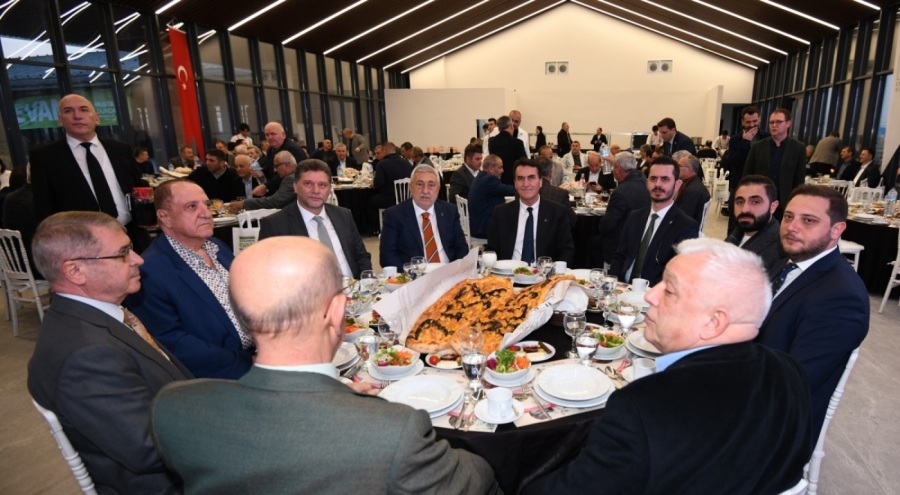 Osmangazi Belediye Başkanı Mustafa Dündar, esnafla buluştu