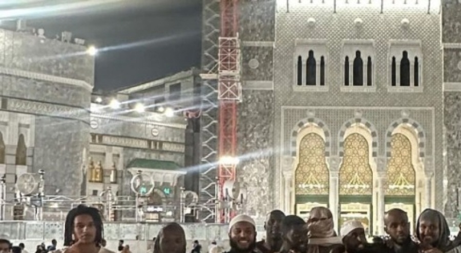 Gigi ve Bella Hadid'in erkek kardeşi umre'ye gitti