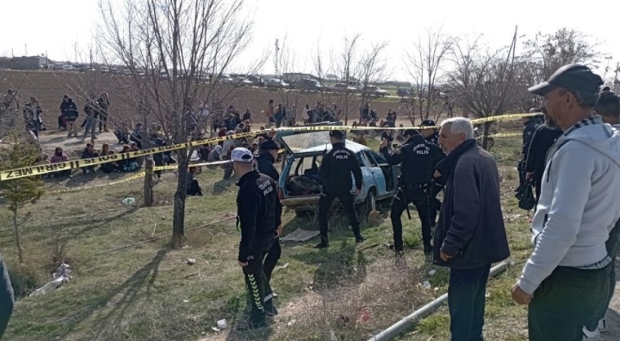 Otobüs durağında bekleyenlere otomobil çarptı! Çok sayıda ölü ve yaralı