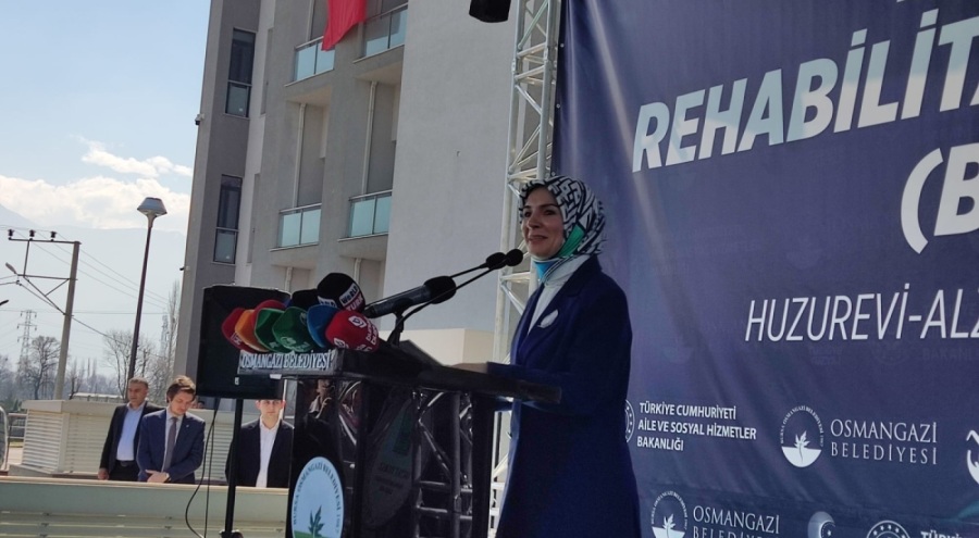 Bakan Göktaş, Bursa'da huzurevi ve alzaymır hizmet biriminin açılışını yaptı