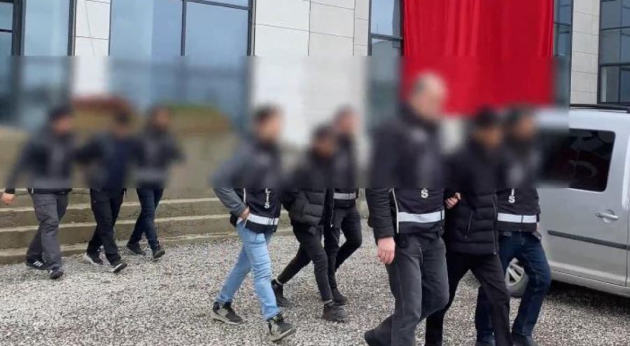 Cezaevi firarisini yurt dışına kaçıran 4 zanlı tutuklandı