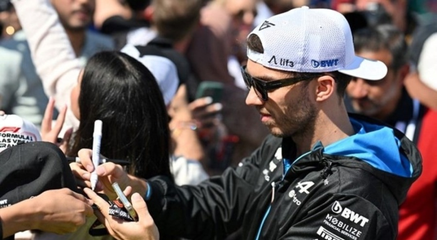 F1 pilotu, Fransız futbol takımı FC Versailles'a ortak oldu