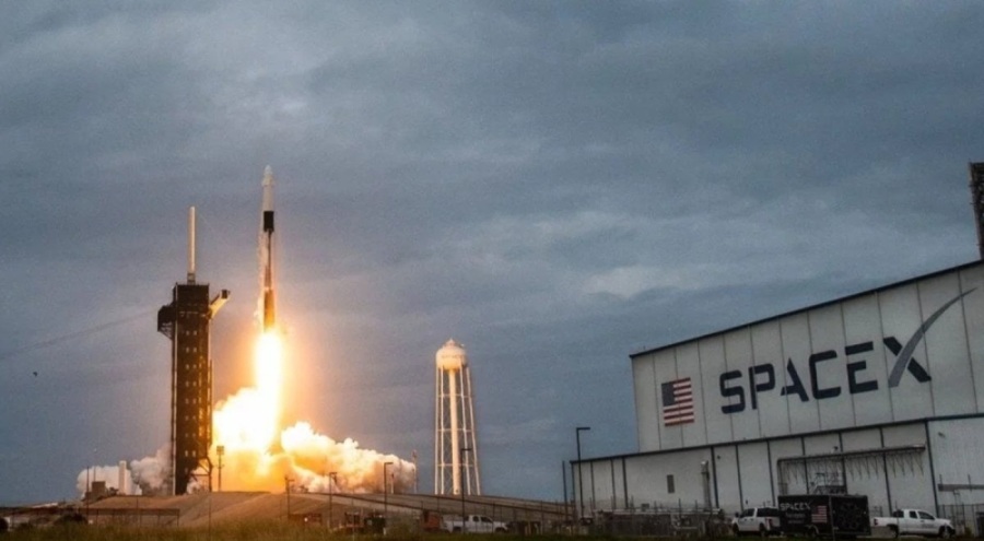 SpaceX, 22 uyduyu uzaya gönderdi