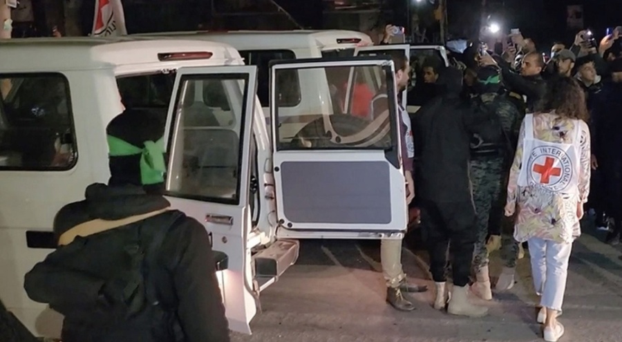 İsrail, esir takasında serbest bıraktığı 11 Filistinliyi yeniden gözaltına aldı