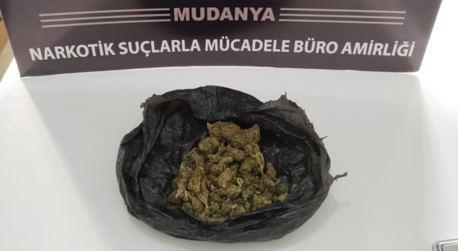 Bursa polisinden uyuşturucu tacirlerine gözaltı!