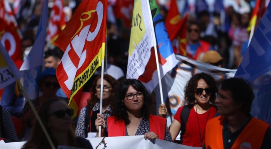 Fransa'da kamu çalışanlarından zam talebiyle grev!