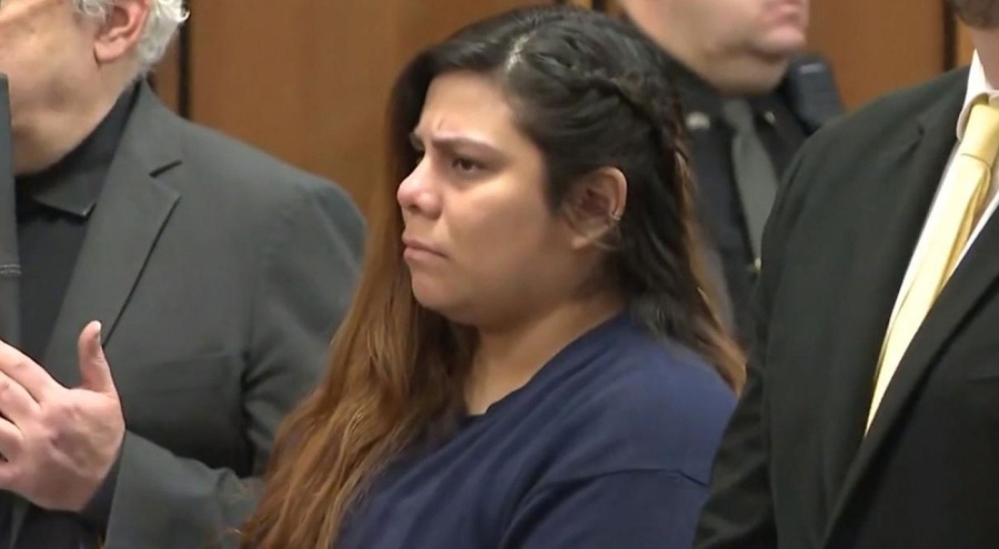 16 aylık bebeğini bir başına bırakıp tatile gitti!