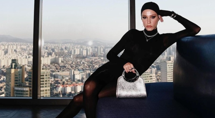 Serenay Sarıkaya Tokyo pozlarıyla sosyal medyayı salladı!