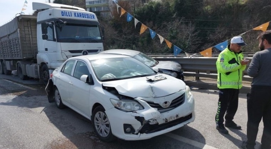 4 araç birbirine girdi! Yaralılar var