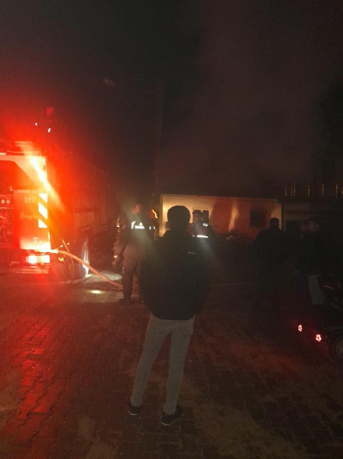 Bursa'da köy evi alevlere teslim oldu