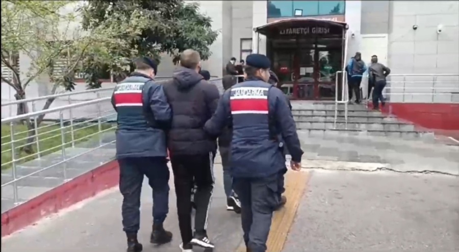 Uyuşturucu ve silah tacirlerine operasyon: 3 tutuklu