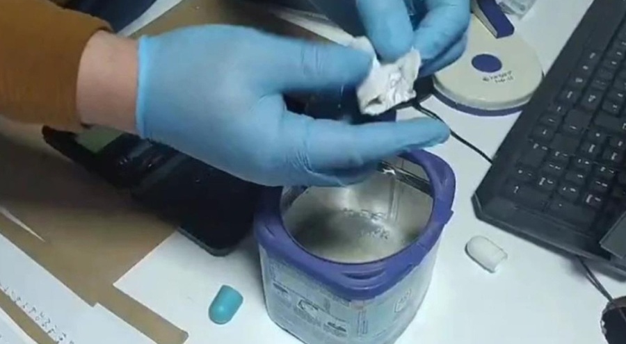 Bebek maması kutusunda uyuşturucu ele geçirildi