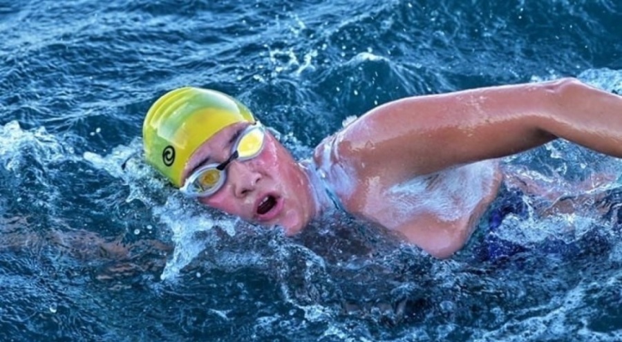 Aysu Türkoğlu, Cook Boğazı'nı 7 saat 21 dakikada geçti