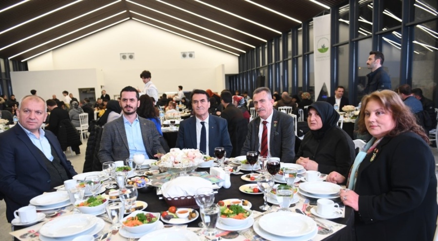 Osmangazi Belediye Başkanı Dündar, şehit aileleri ile iftar yemeğinde bir araya geldi