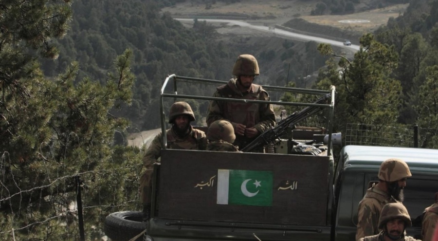 Pakistan'da konvoya yönelik saldırıda 2 asker yaşamını yitirdi