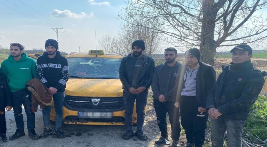 Taksiden 9 kaçak göçmen çıktı