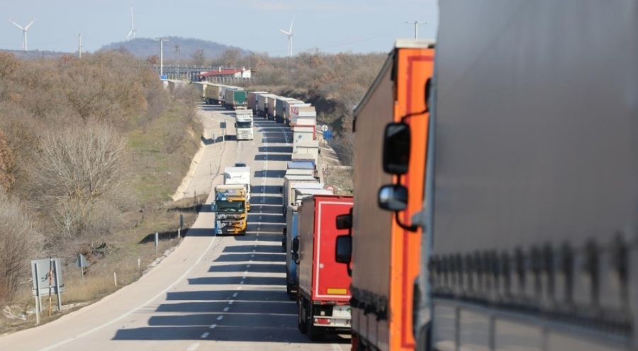 Hamzabeyli'de 21 kilometrelik tır kuyruğu oluştu