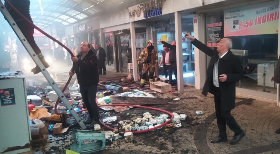 Bursa'da Tarihi Balibey Han Çarşısı'nda yangın!