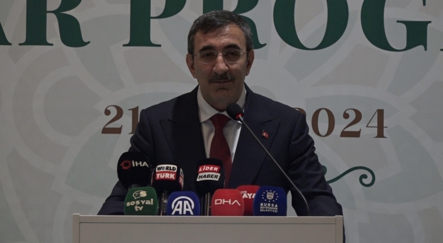 Cumhurbaşkanı Yardımcısı Yılmaz, Bursa'da kanaat önderleriyle iftarda bir araya geldi