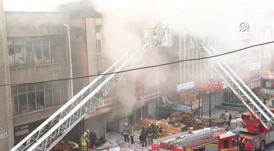 Mobilya imalathanesinde yangın