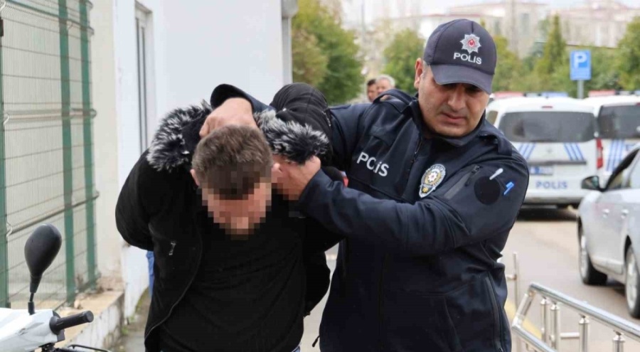 Otobüste iğrenç olay! Genç kızı taciz etti