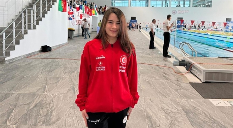 Özel milli yüzücü Ada Zehra Anlatıcı dünya rekoru kırdı