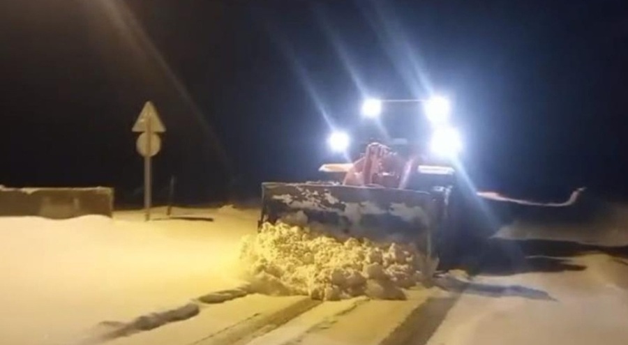 Kar ve tipiden kapanan Adilcevaz-Malazgirt karayolu ulaşıma açıldı