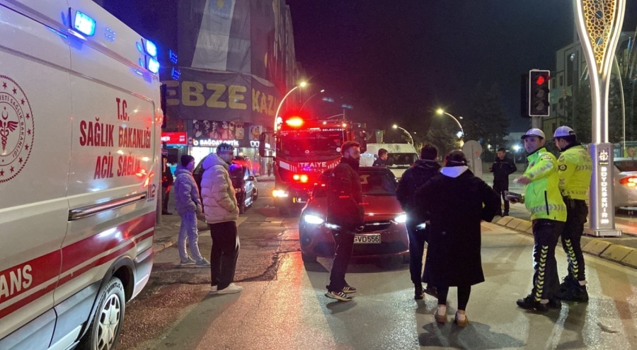 Ticari araç otomobile çarptı!