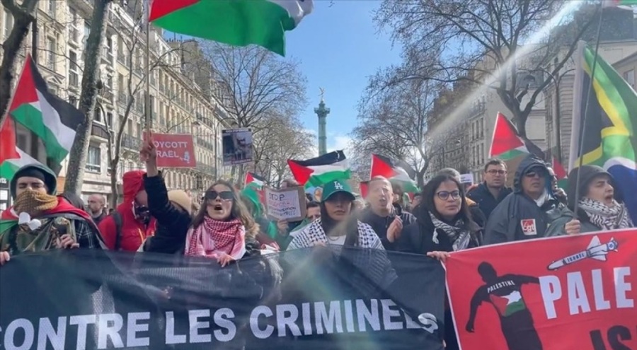 Paris'te binlerce kişi 'ırkçılığa karşı' yürüdü