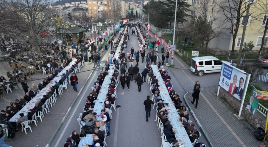 Yeniden Refah Partisi Bursa Büyükşehir Belediye Başkan Adayı Yalçın, Kestel'de iftar organizasyonuna katıldı