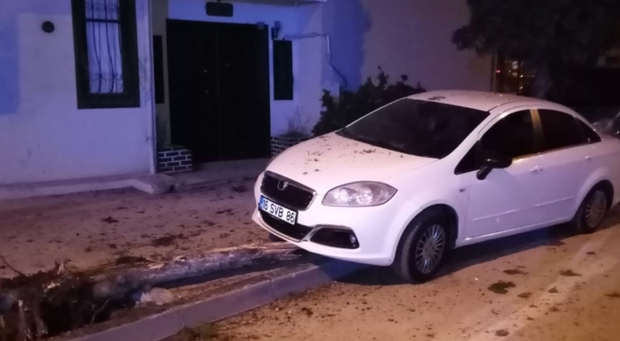 Bursa'da hafif ticari araç ile otomobil çarpıştı!