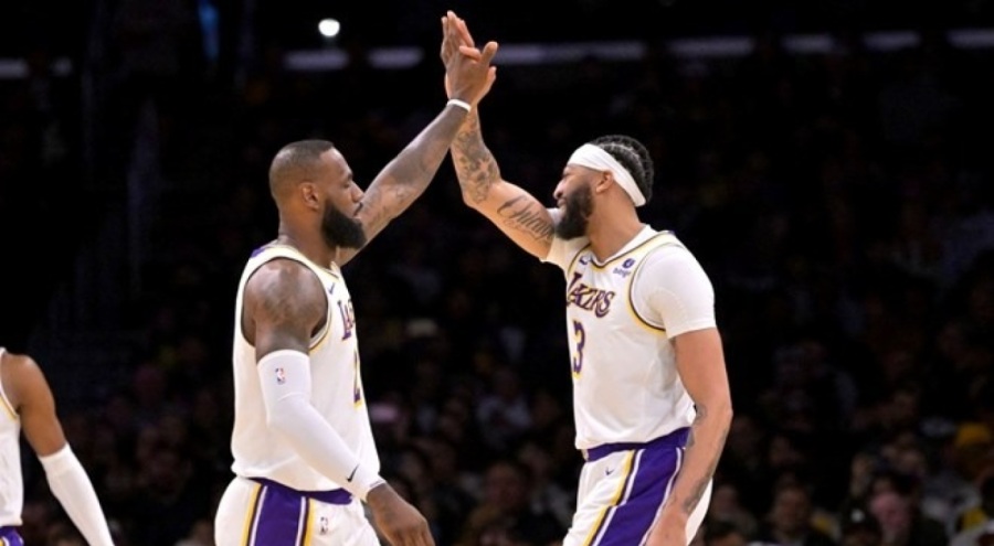 NBA'de Lakers, Pacers'ı devirdi