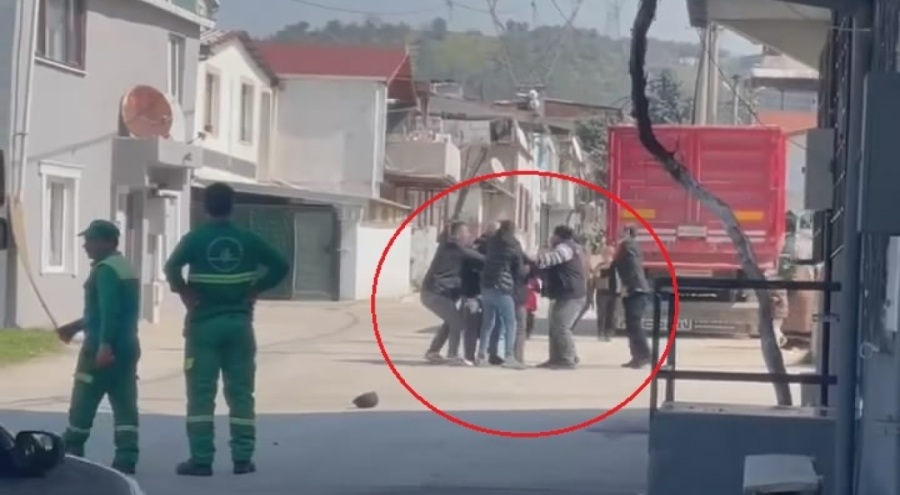 Bursa'da aileler arasında sopalar ve yumruklar havada uçuştu