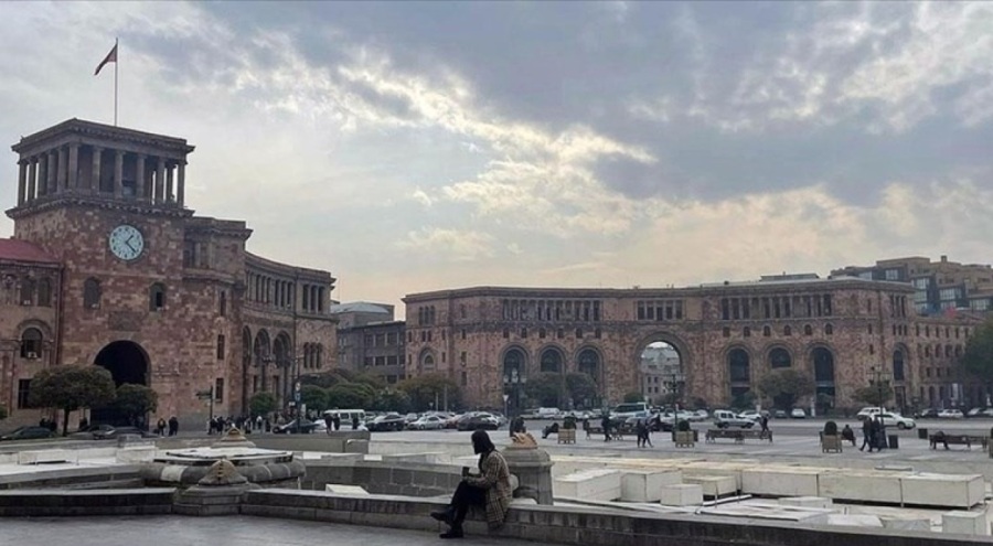 Ermenistan'da el bombalı saldırı girişimi!