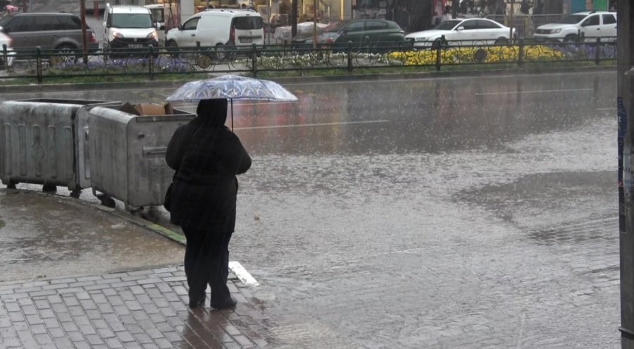 Bursa'da sağanak yağış etkili oldu