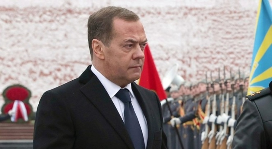 Medvedev, Moskova saldırganlarının öldürüleceğini iddia etti