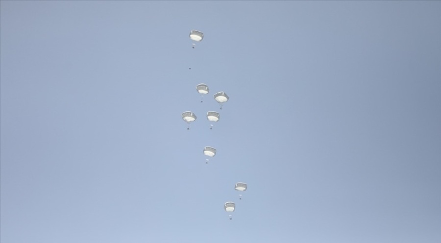 Ürdün Gazze'nin kuzeyine havadan yardım indirdi