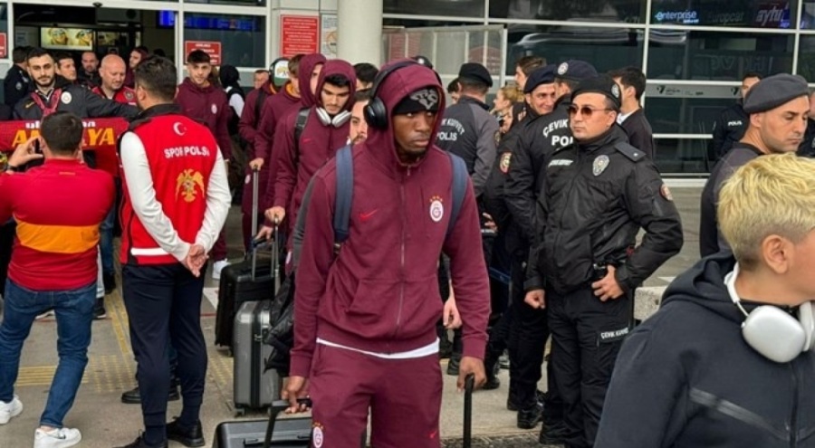 Galatasaray kamp için Antalya'ya gitti