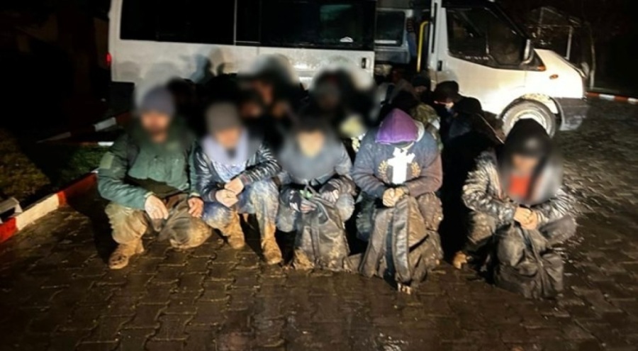 Iğdır'da 39 kaçak göçmen ekiplerce yakalandı