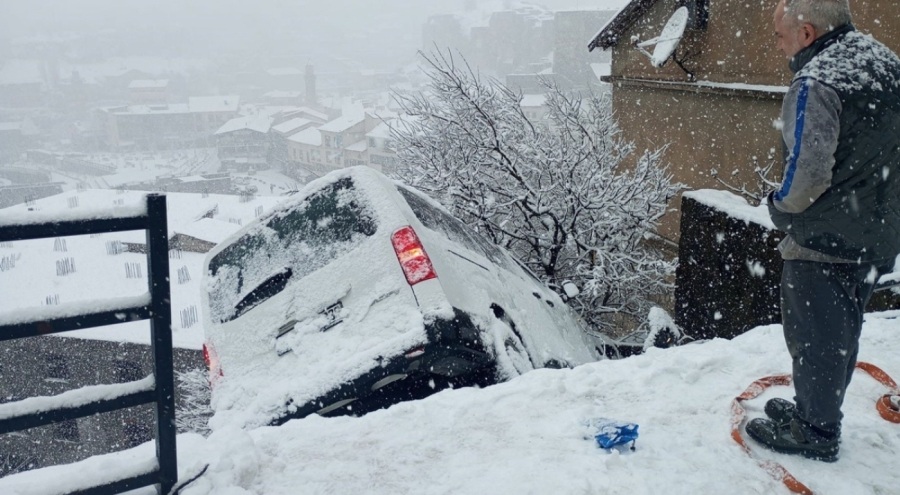 10 araçlık zincirleme kaza: 16 yaralı