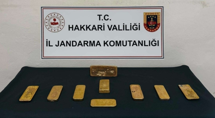 Motorda külçe külçe altın yakalandı