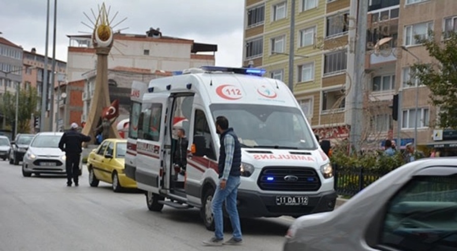 Otomobil yayaya çarptı