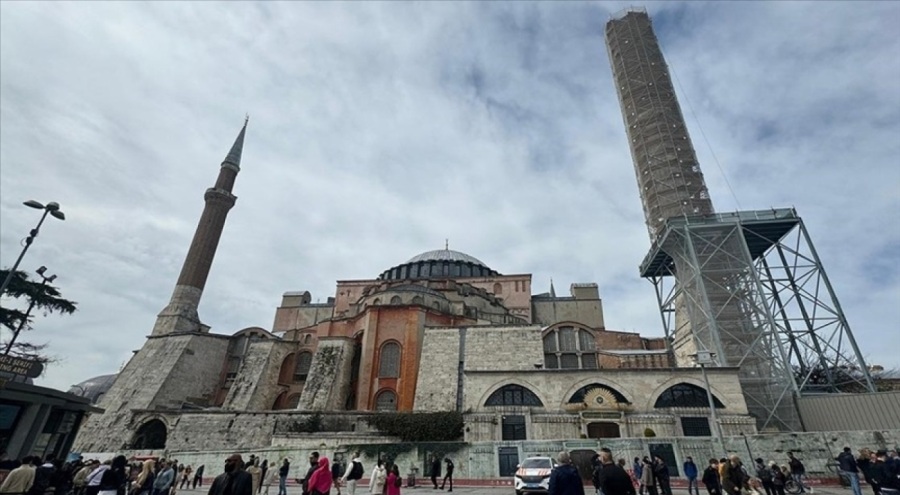 Ayasofya'nın II. Beyazıt minaresi söküldü