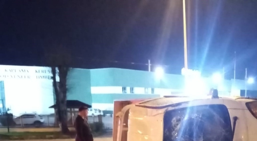 Bursa'da kontrolden çıkan kamyonet otluk alana uçtu: Yaralılar var!