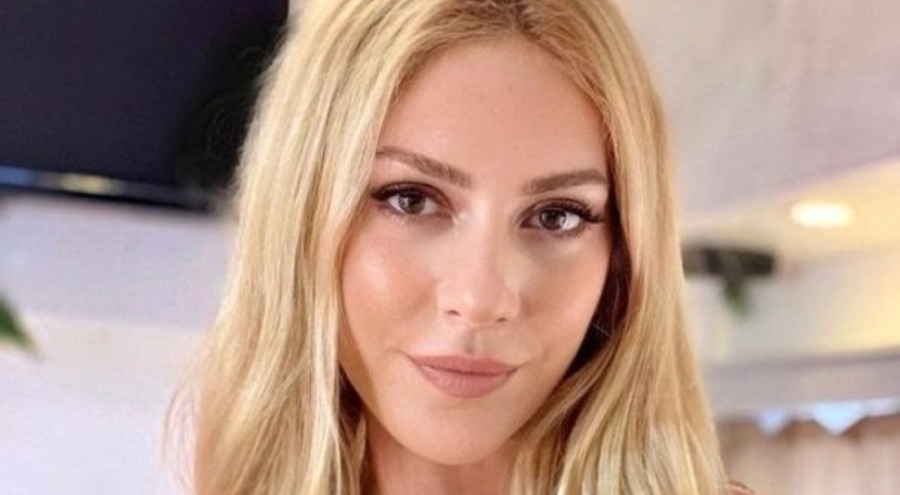 Sinem Kobal'ın set pozu heyecanlandırdı