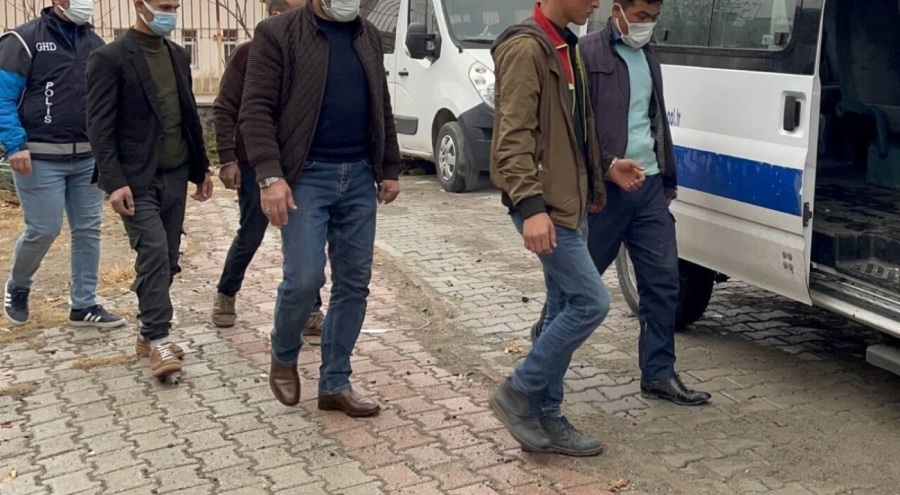 8 düzensiz göçmen yakalandı