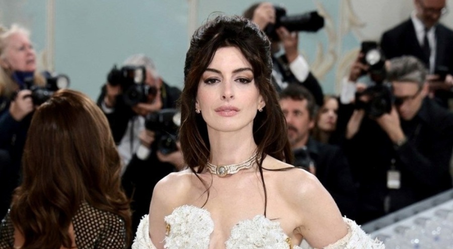 Anne Hathaway sahnede düşük yaptığını duyurdu
