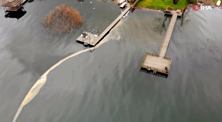 Sapanca Gölü'ne akaryakıt sızdı