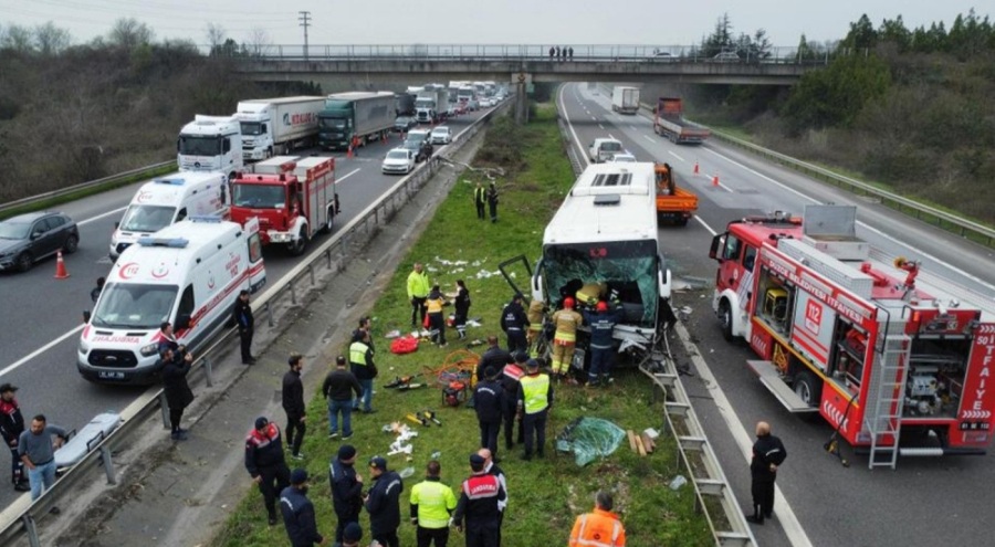 TEM'de can pazarı: Çok sayıda yaralı var