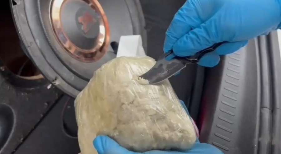 Durdurulan otomobilde uyuşturucu çıktı!